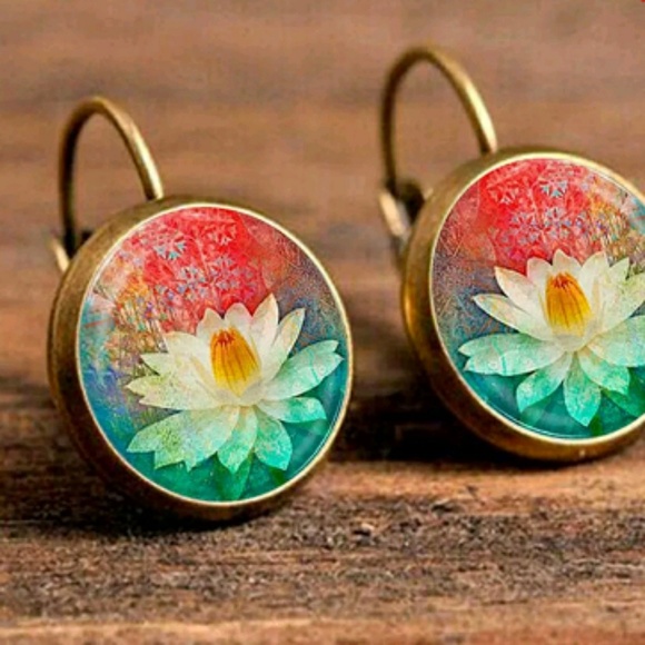 Jewelry - 🎀 3/$22 🎀 Round Vintage Lotus Earrings